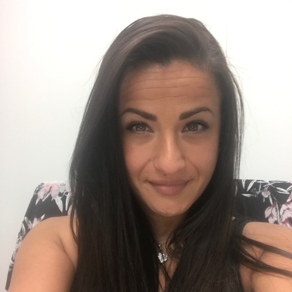 Meet your Posher, Steph - Picture 1 of 1